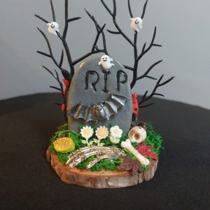 Mini grave fantasy scene